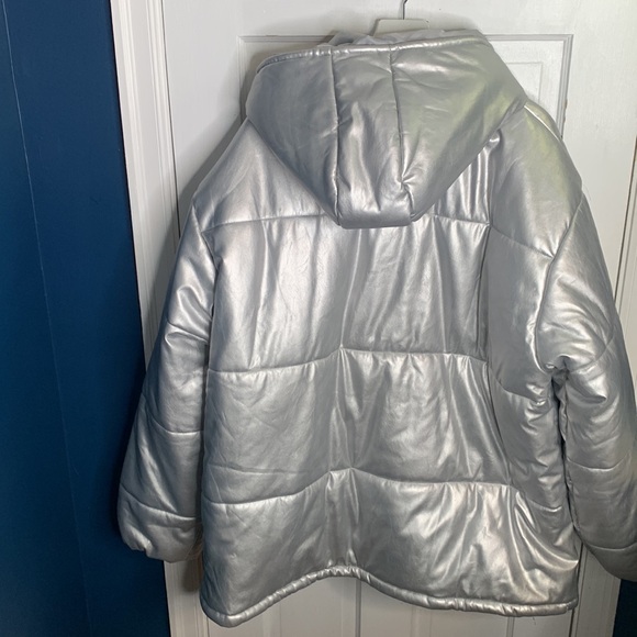 PrettyLittleThing Metallic Silver Unisex Extreme Oversized Puffer Coat Sz Large - Picture 10 of 10